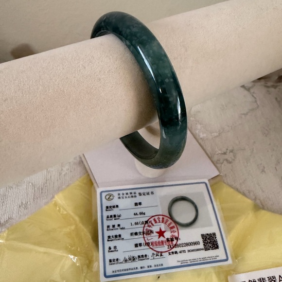 💯% Icy Jade Bangle Bracelet - Picture 7 of 10